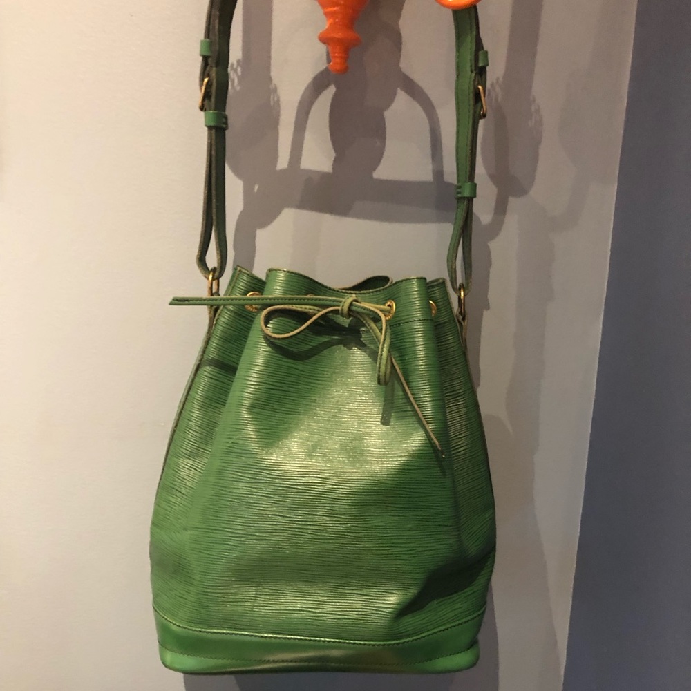 Authentic LOUIS VUITTON Epi Noe Large in Green